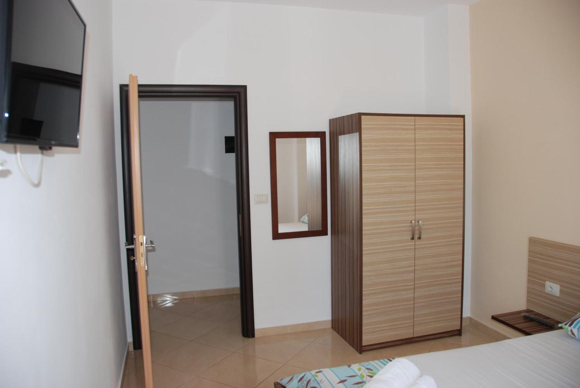 Hotel Edola Sarandë Esterno foto
